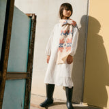 Knitted scarf with flower motif